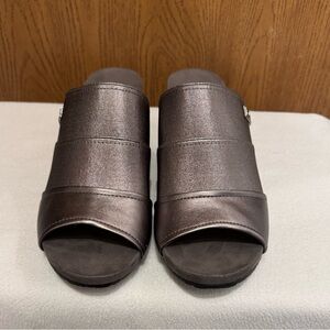 AK Sport Metallic Silver Slides Sandals Slip On Wedge Heel Akchanay Sz 9M